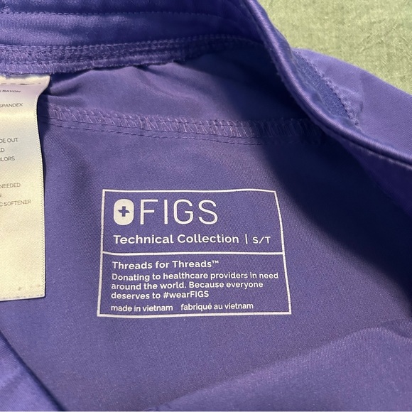 Figs Purple Amethyst Scrub Set - Small top & small tall bottoms - Picture 7 of 9